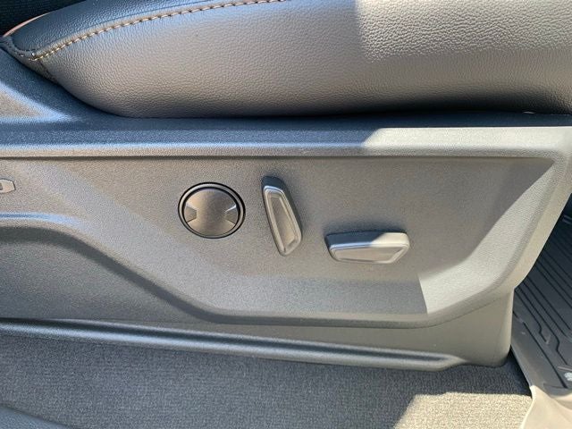 2025 Ford F-350SD Lariat DRW