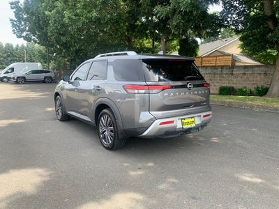 2022 Nissan Pathfinder SL