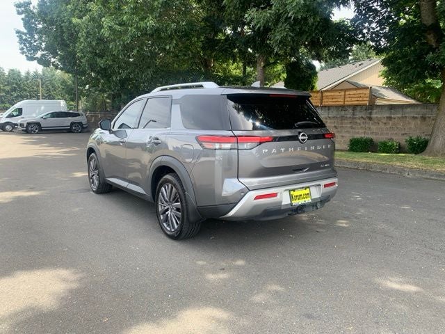 2022 Nissan Pathfinder SL