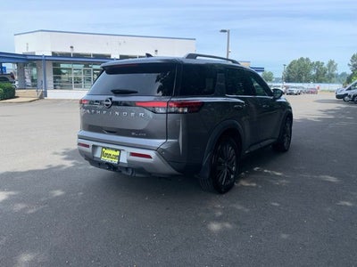 2022 Nissan Pathfinder SL
