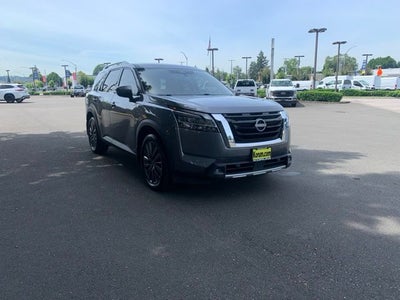 2022 Nissan Pathfinder SL
