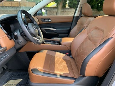 2022 Nissan Pathfinder Platinum