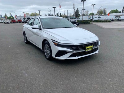 2026 Hyundai ELANTRA SE