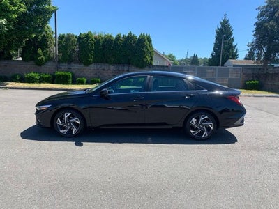 2025 Hyundai ELANTRA Limited