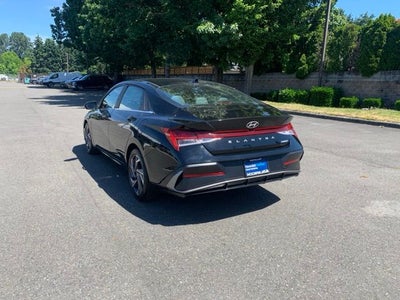 2025 Hyundai ELANTRA Limited